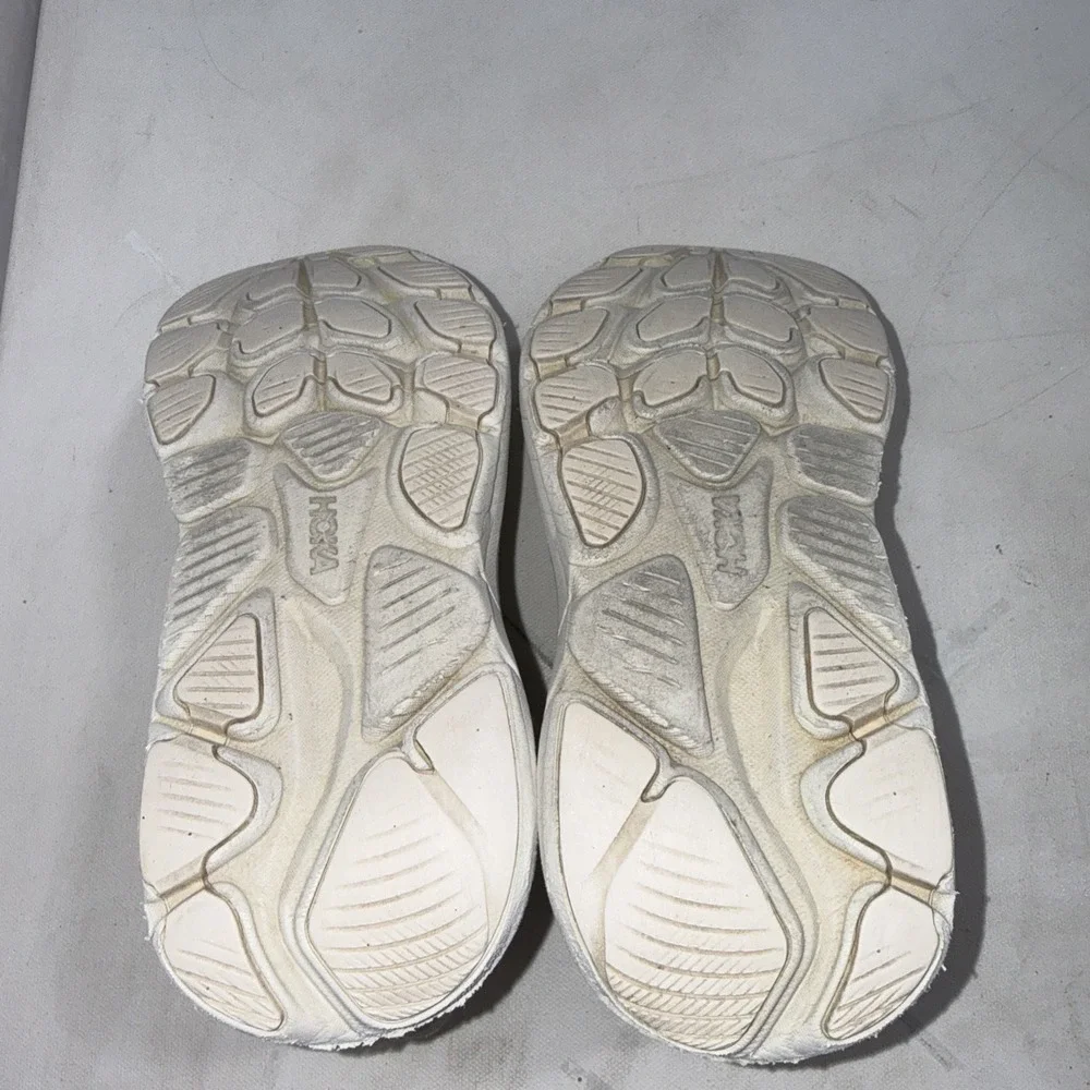 Hoka One Clifton 10 White Running Athletic Play Shoes Little Kids Size 2.5 MD